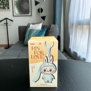 Popmart labubu pin for love